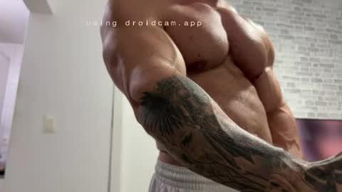 Snapshot of couplemuscle40 chatting on July 2026 06:10:01 PM couplemuscle40 online show from July 2026 06:10:01 PM