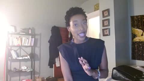 Courtney online show from October 2025 04:52:02 PM