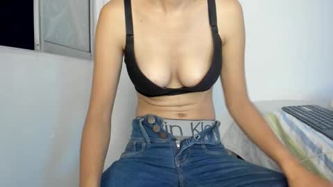 Snapshot of cowmarce chatting on December 2025 01:23:02 AM Marce Online 1pm - 7pm gmt-5 online show from December 2025 01:23:02 AM