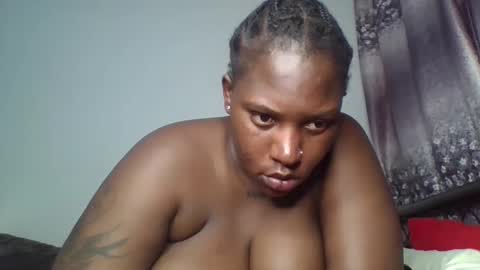 Snapshot of cozy_dion chatting on April 2026 05:56:01 PM Erykah online show from April 2026 05:56:01 PM