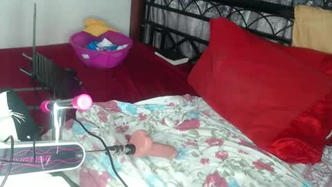 Snapshot of cozy_dion chatting on May 2026 10:37:02 PM Erykah online show from May 2026 10:37:02 PM