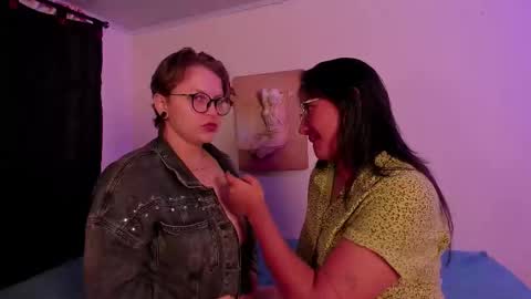 Snapshot of crazy_cakes_ chatting on December 2025 03:44:01 AM Lexie Rose online show from December 2025 03:44:01 AM