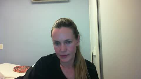 Anny online show from October 2025 12:21:02 AM
