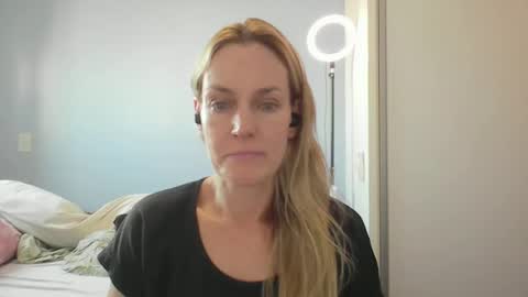 Snapshot of crazyanny chatting on April 2026 12:19:02 PM Anny online show from April 2026 12:19:02 PM