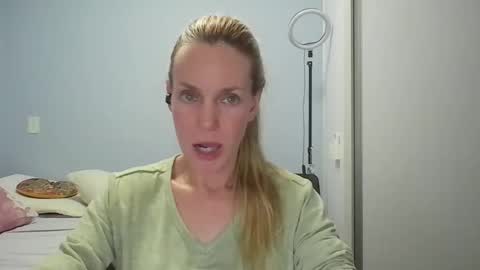 Snapshot of crazyanny chatting on April 2026 12:13:02 AM Anny online show from April 2026 12:13:02 AM