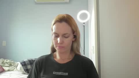 Snapshot of crazyanny chatting on April 2026 10:47:02 AM Anny online show from April 2026 10:47:02 AM