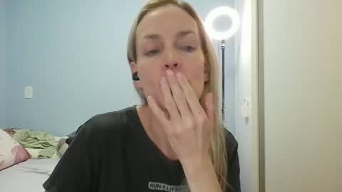 Snapshot of crazyanny chatting on April 2026 12:29:02 PM Anny online show from April 2026 12:29:02 PM