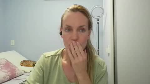 Snapshot of crazyanny chatting on April 2026 12:35:02 AM Anny online show from April 2026 12:35:02 AM