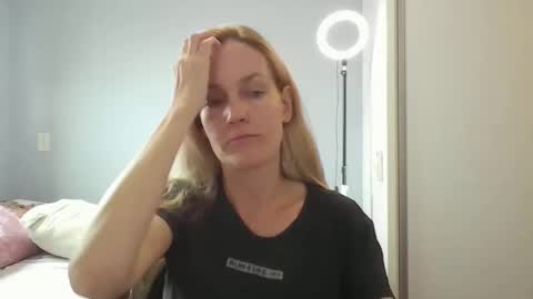 Snapshot of crazyanny chatting on April 2026 10:53:02 AM Anny online show from April 2026 10:53:02 AM