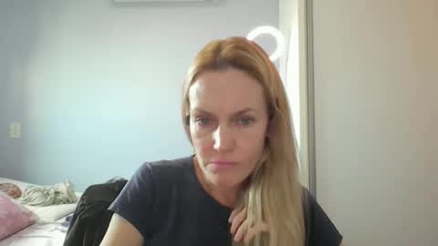 Snapshot of crazyanny chatting on April 2026 10:54:02 AM Anny online show from April 2026 10:54:02 AM
