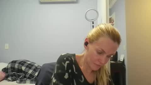 Snapshot of crazyanny chatting on May 2026 12:17:01 AM Anny online show from May 2026 12:17:01 AM