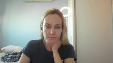 Snapshot of crazyanny chatting on May 2026 10:42:02 AM Anny online show from May 2026 10:42:02 AM
