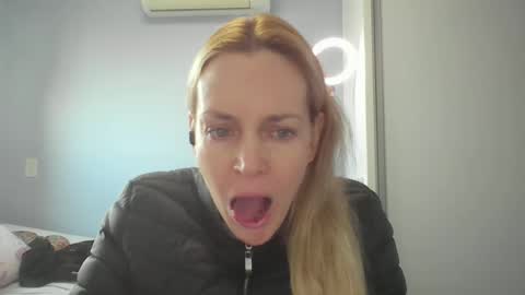 Snapshot of crazyanny chatting on May 2026 10:45:02 AM Anny online show from May 2026 10:45:02 AM