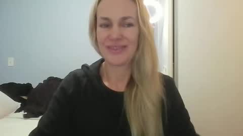 Snapshot of crazyanny chatting on May 2026 12:22:02 PM Anny online show from May 2026 12:22:02 PM