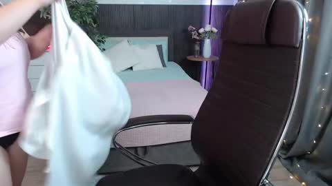 Snapshot of crazyy_girl_ chatting on June 2026 01:51:02 AM Crazyy Girl online show from June 2026 01:51:02 AM
