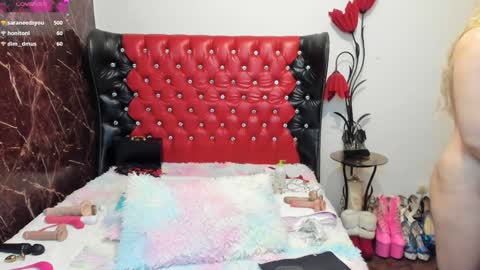 Snapshot of crazzy_pussy chatting on January 2025 08:51:01 PM Ana  online show from January 2025 08:51:01 PM