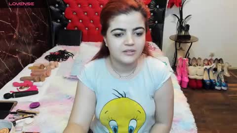 Snapshot of crazzy_pussy chatting on February 2025 01:27:02 AM Ana  online show from February 2025 01:27:02 AM