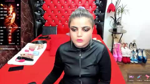 Snapshot of crazzy_pussy chatting on October 2025 01:30:01 PM Ana  online show from October 2025 01:30:01 PM