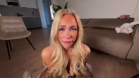 Snapshot of creambaby1 chatting on July 2026 06:38:01 AM ALEXA AND WALLY online show from July 2026 06:38:01 AM