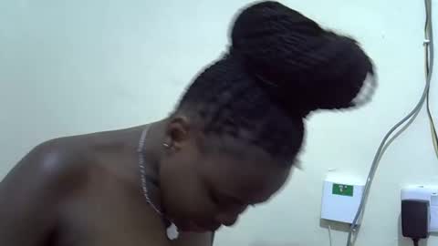 Snapshot of creamyypussyy chatting on November 2025 10:21:02 PM creamyypussyy online show from November 2025 10:21:02 PM