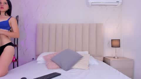 Cristal   online show from December 2025 01:49:01 PM