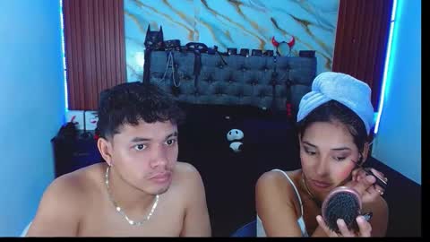 CRISANDMERY online show from November 2025 02:57:02 AM