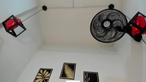 criss_zuri online show from April 2026 12:58:02 PM