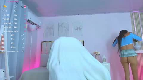 Snapshot of cristal_bunny chatting on September 2025 12:43:02 AM Cristal online show from September 2025 12:43:02 AM