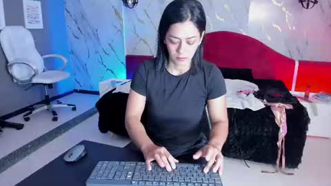 Snapshot of cristal_crossfit chatting on July 2026 10:10:02 AM Cristal online show from July 2026 10:10:02 AM