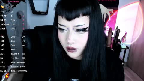 Cris online show from November 2025 05:48:02 PM