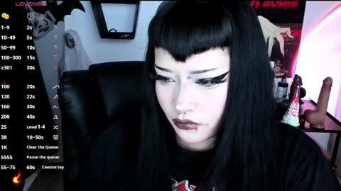 Cris online show from November 2025 10:43:02 PM