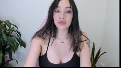 sofia online show from December 2025 09:54:02 PM