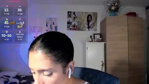 Snapshot of cristalmunez chatting on October 2025 06:03:02 PM cristal online show from October 2025 06:03:02 PM