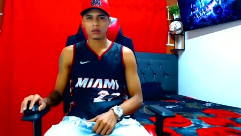 Snapshot of cristiantayron chatting on July 2026 06:10:01 AM cristian online show from July 2026 06:10:01 AM