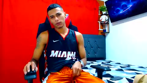 Snapshot of cristiantayron chatting on July 2026 02:19:02 PM cristian online show from July 2026 02:19:02 PM