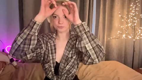 Snapshot of cristinekondo chatting on April 2026 03:17:02 PM Marry online show from April 2026 03:17:02 PM