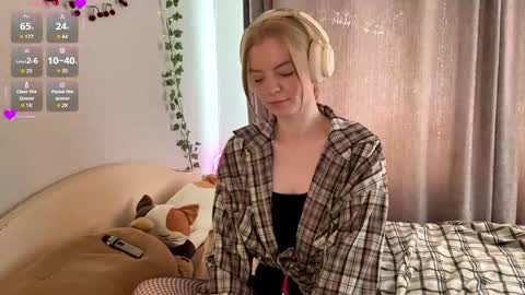Snapshot of cristinekondo chatting on April 2026 03:14:01 PM Marry online show from April 2026 03:14:01 PM