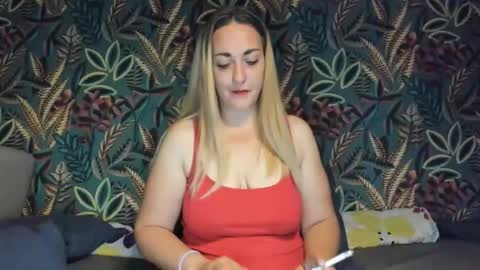 Cristina online show from November 2025 05:43:02 AM