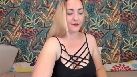 Cristina online show from November 2025 07:40:02 PM