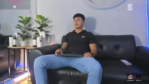 Snapshot of cristopher_strong chatting on June 2026 01:35:01 PM Cristopher online show from June 2026 01:35:01 PM