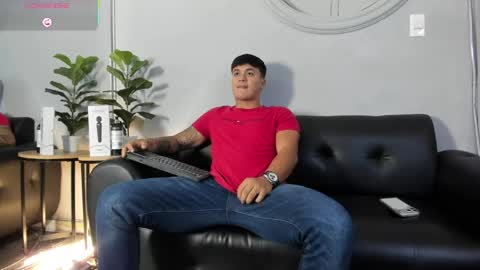 Snapshot of cristopher_strong chatting on June 2026 02:33:01 PM Cristopher online show from June 2026 02:33:01 PM