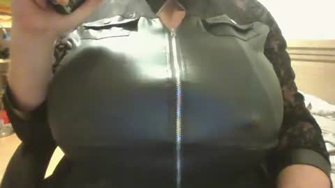 crossdresser240299 online show from February 2026 01:35:02 AM