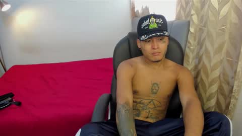 crow_black00 online show from September 2025 05:07:01 PM