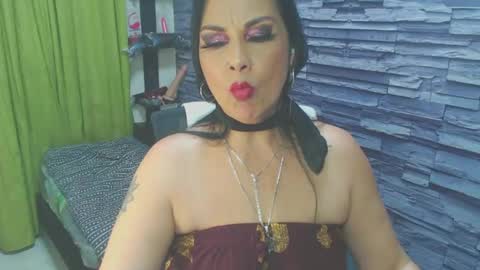 cruela_deviil online show from December 2024 11:46:02 PM