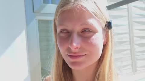 Snapshot of crystal_blond chatting on April 2026 03:05:02 PM Crystal online show from April 2026 03:05:02 PM