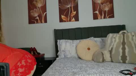 CRYSTAL  online show from January 2026 08:25:02 PM