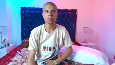 Snapshot of crystal_thiago chatting on January 2025 05:21:02 AM Crystal y Thiago online show from January 2025 05:21:02 AM