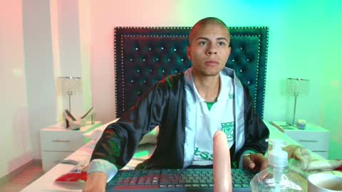 Snapshot of crystal_thiago chatting on January 2025 09:45:01 AM Crystal y Thiago online show from January 2025 09:45:01 AM