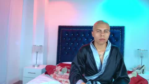 Snapshot of crystal_thiago chatting on January 2025 02:06:01 PM Crystal y Thiago online show from January 2025 02:06:01 PM