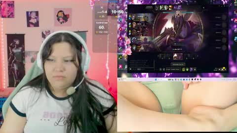 Snapshot of crystal_velvet01 chatting on April 2026 01:40:01 AM crystal online show from April 2026 01:40:01 AM